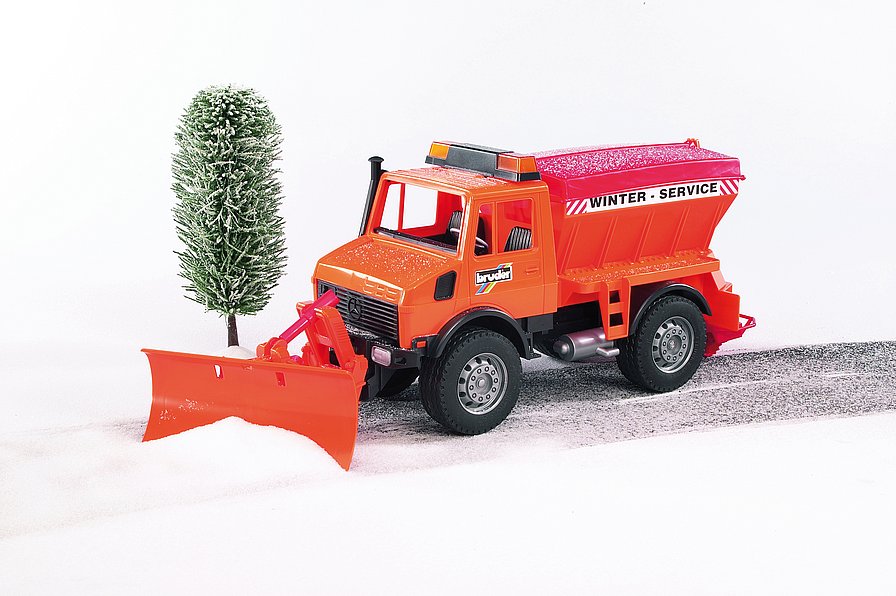 Bruder<br> MB Unimog<br> Winter Service Snow Plow