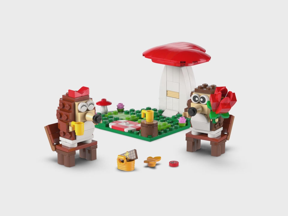 LEGO Icons<br> Hedgehog Picnic Date<br> 40711